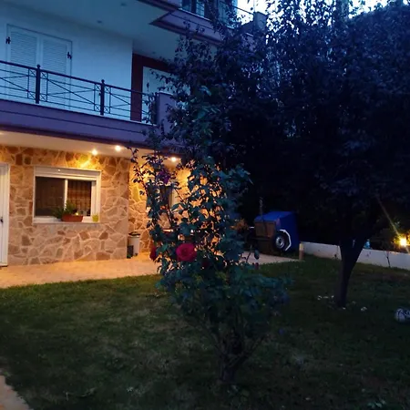 ισογειο κατοικιασ κηπος Casa de Férias *